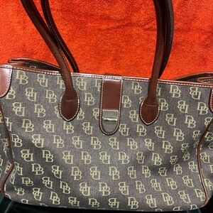EUC Dooney Bourke purse